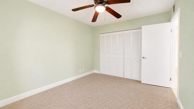 Building Photo - 1463 Lake Crystal Dr