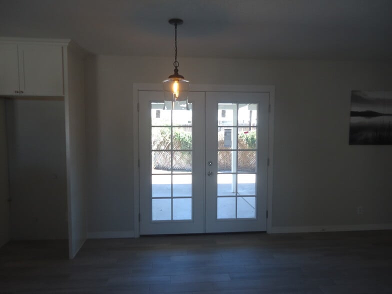 Building Photo - 1429 S Roberts Rd