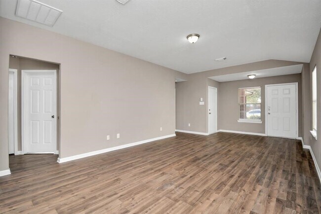 Building Photo - 21826 Hemlock Park Dr