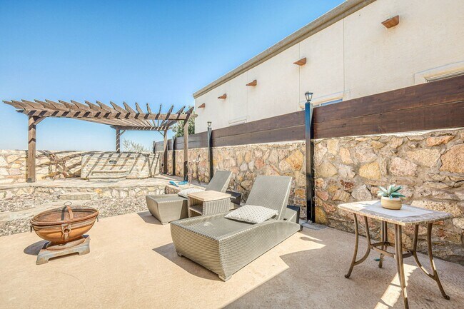 Building Photo - 1627 Brillo Del Sol Ct