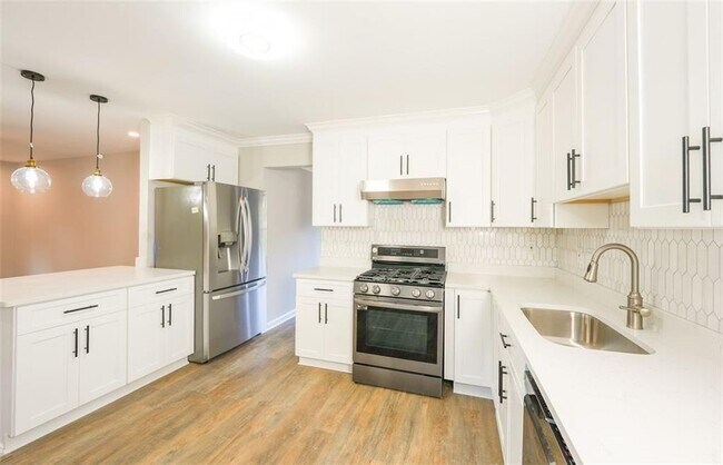 Building Photo - 500 Abbotts Hill Ln