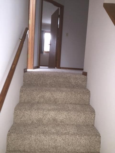 Building Photo - 4 Bedroom 3 Bath home available in Rockford