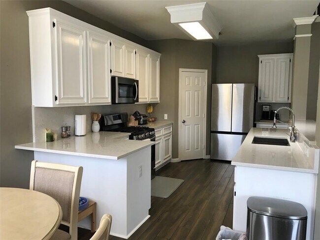 Building Photo - 7615 Dolphin Arc Dr