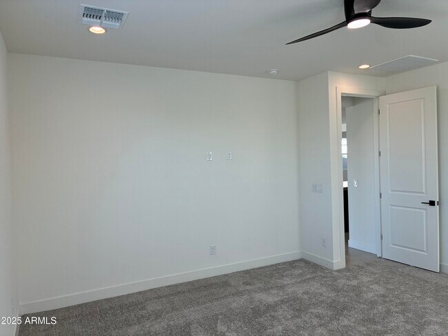 Building Photo - 17778 W Crawfordsville Dr