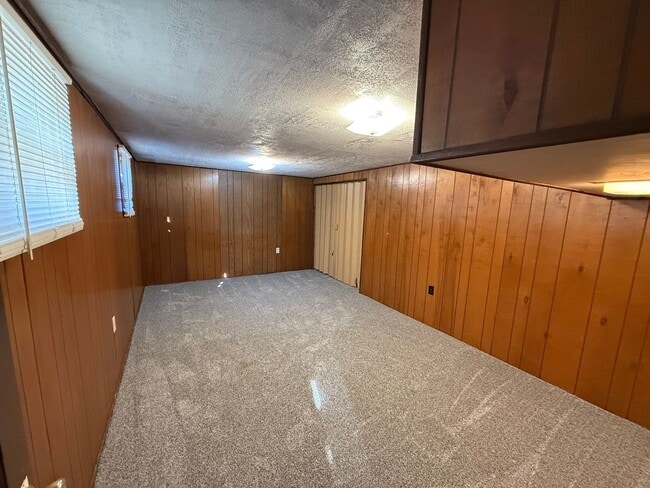 Building Photo - One bedroom, one and half bathroom, pet friendly home on large lot!