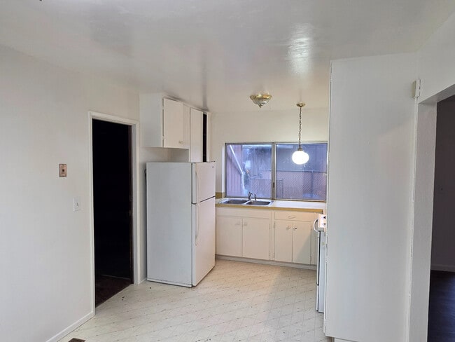 Building Photo - 231 Hawthorne St