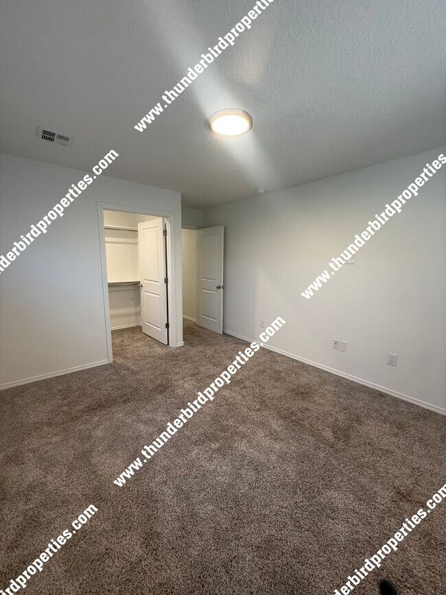 Building Photo - 2605 Stryker Road Southeast