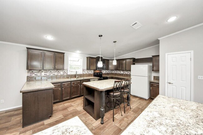 Building Photo - 4000 Mustang Rd
