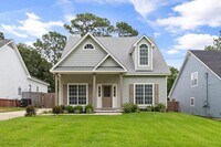Building Photo - MOVE IN READY BEAUTY IN PINEHURST