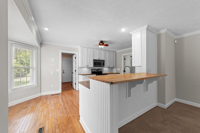Building Photo - 204 McNeil Rd