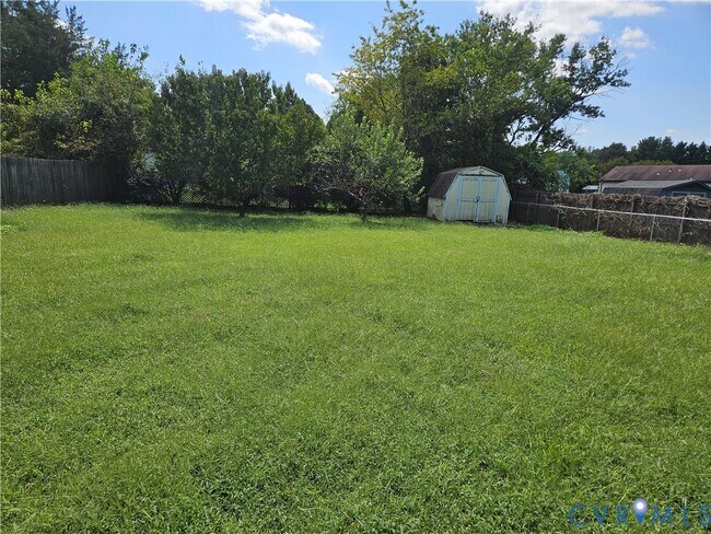 Building Photo - 7023 Hanna Dr