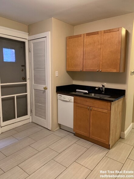 Apt 3 - 232 Hanover St