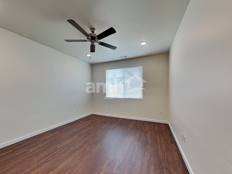 Building Photo - 1512 N Garnet Creek Ave