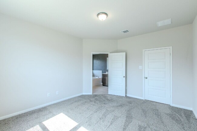 Building Photo - Welcome Home to Modern Comfort in Troy, TX!