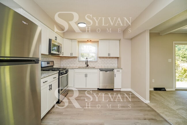 Building Photo - Prepare to fall in love with this 3 bedroo...