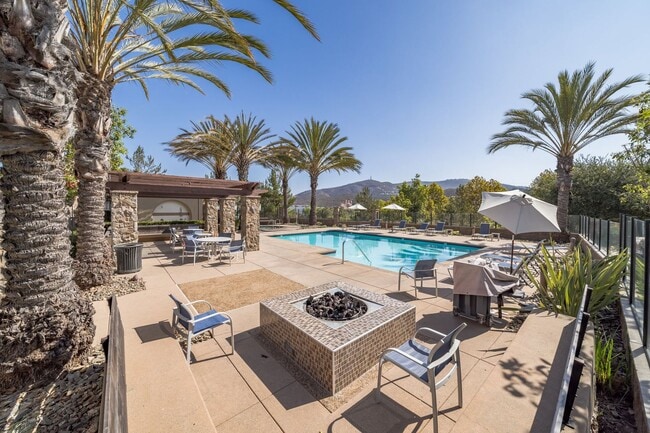 Building Photo - Charming 2-Bed / 2.5-Bath Townhouse in the...