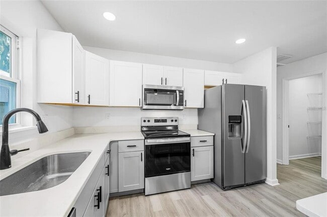 Building Photo - 1523 NE 1st Ave