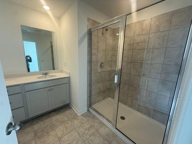 Building Photo - 6204 Kenbrook Dr