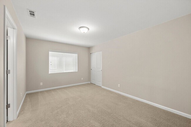 Building Photo - Lacey/Hawks Prairie 4 bedroom 2381 SF home...