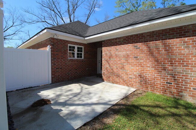 Building Photo - 33 Grove Cir
