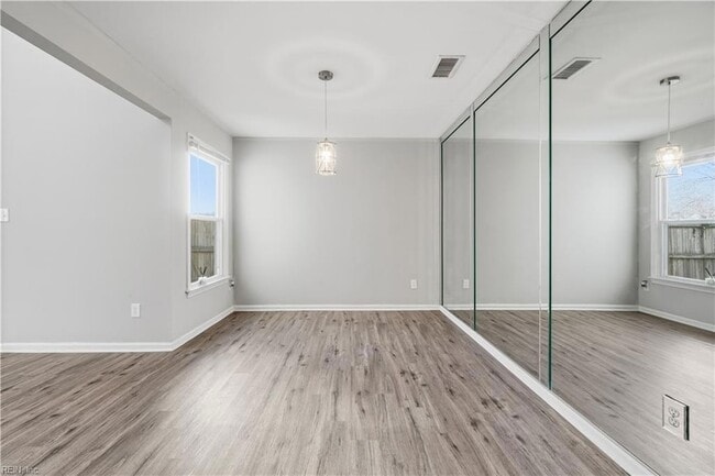 Building Photo - 1329 Thamesford Dr