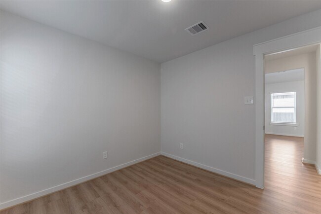 Building Photo - 7534 Coral Ter Dr