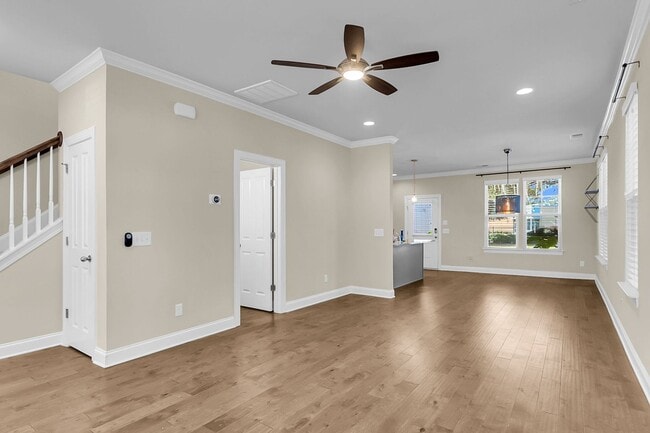 Building Photo - Stunning 3-Bed / 2.5-Bath Home in Park Cir...