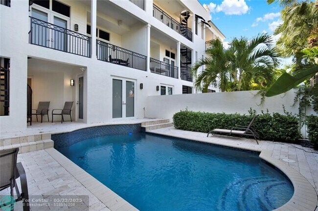 Building Photo - 425 N Ocean Blvd