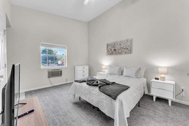 Building Photo - 155 W Rockford Dr