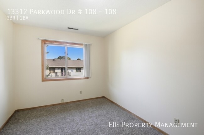 Building Photo - 13312 Parkwood Dr