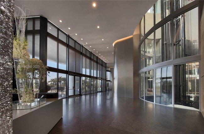 Building Photo - 18555 Collins Ave