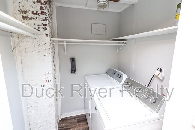 Building Photo - 406 Fleming St