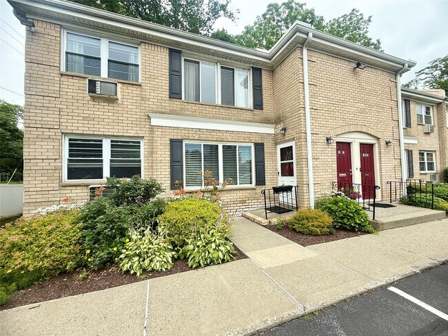 Primary Photo - 250 Beechwood Ave