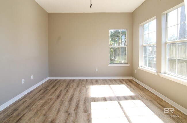 Building Photo - 7943 Audubon Dr