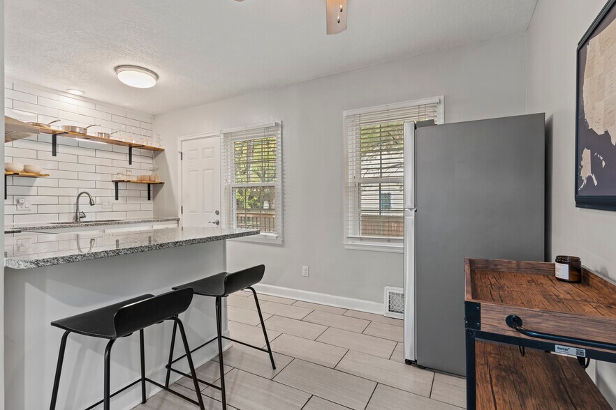 Building Photo - 1235 W 79th St