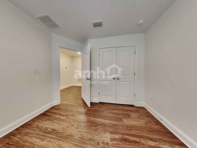 Building Photo - 118 Banyan Frst Dr