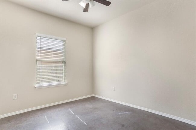 Building Photo - 533 Jack Rabbit Ln