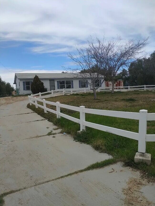 Building Photo - 21912 Cajalco Rd