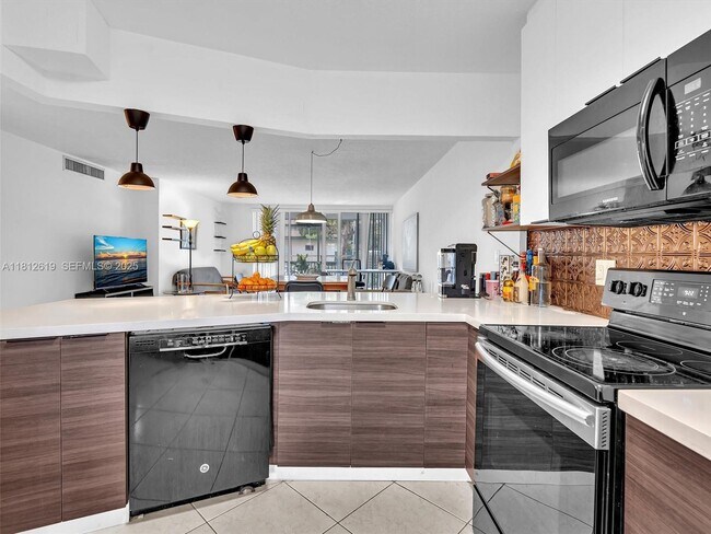 Building Photo - 1770 NE 191st St