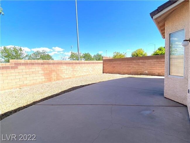 Building Photo - Available March 1, 2025. Gorgeous SW Las V...