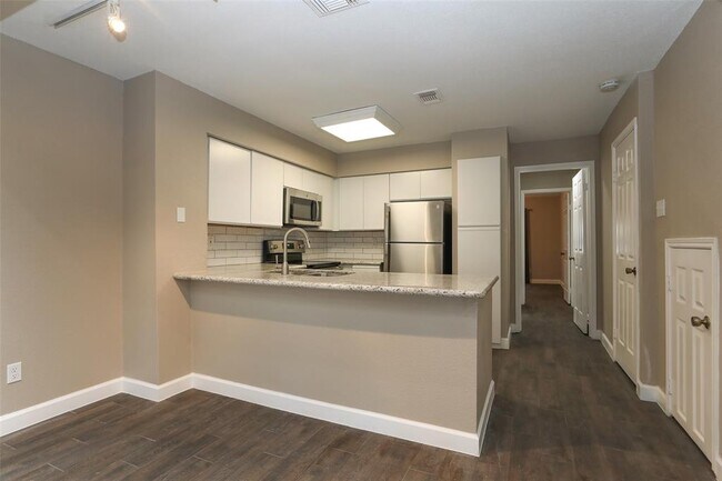 Building Photo - 16800 Sugar Pine Dr