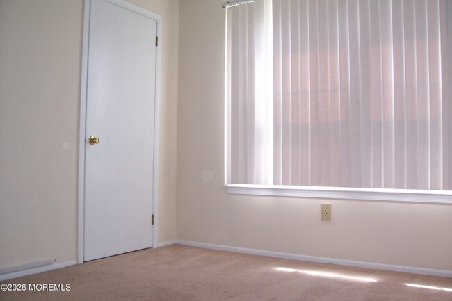 Building Photo - 107 Des Moines Ct