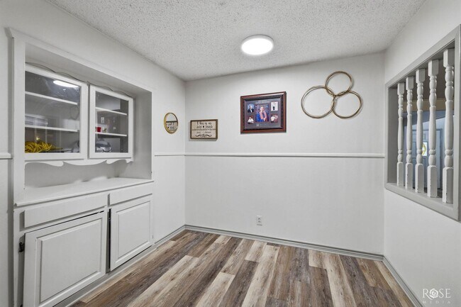Building Photo - Charming 4 bedroom/2 Bath Home COMING SOON!