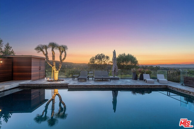 Building Photo - 4305 Clear Valley Dr