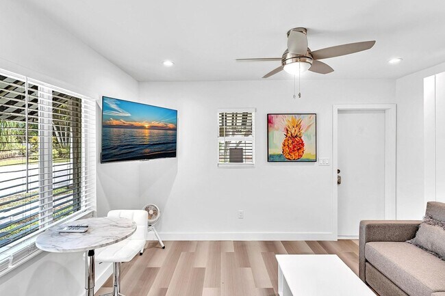 Building Photo - 649 NE 16th Terrace