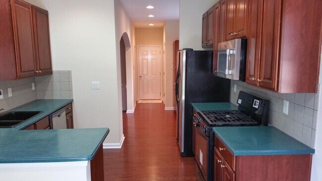 Building Photo - 4 Bedroom Single Family Rental in Great Du...