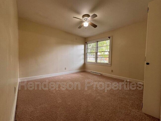 Building Photo - 634 N Kelly St