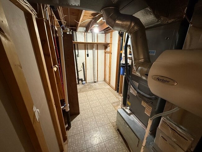 Building Photo - 3 bed, 2 bath, large yard AVAILABLE NOW!