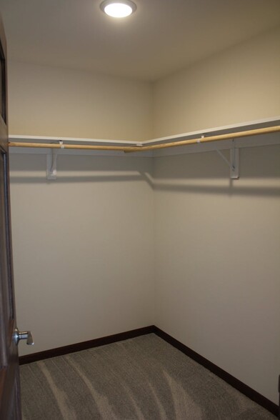 Walk in closet - 9019 W Stuth Ave