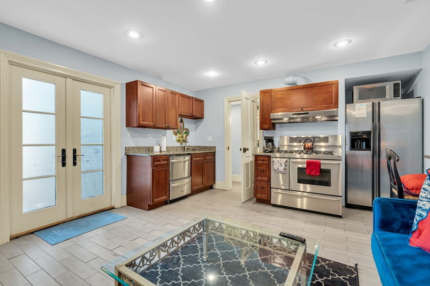 Building Photo - 1839 Esplanade Ave